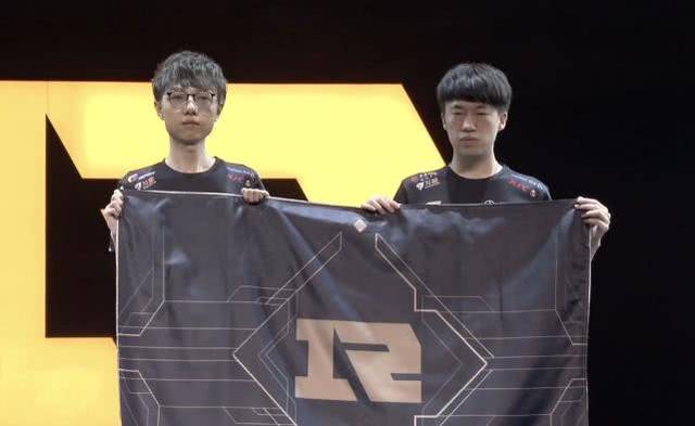 阵容背后的 阵容背后的